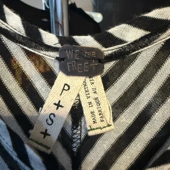 We The Free by Free People Black & White Striped Asymmetrical Hem Tee NWT | P/S - Picture 3 of 4